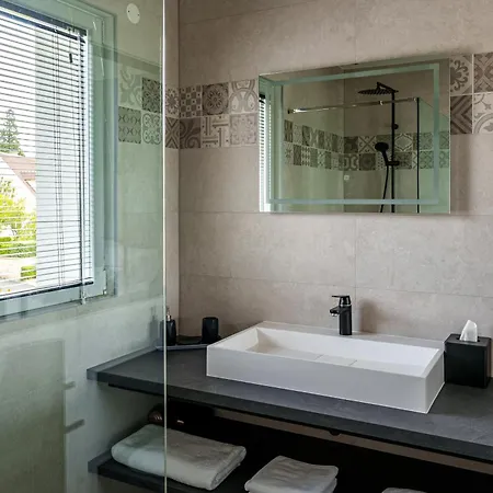 La Perchee Calme, Sauna, Parking Prive 아파트 *